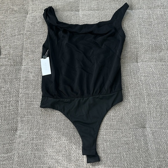 NWT, Astr The Label Asymmetric Sleeveless Bodysuit, size: XS, color: Black - Picture 2 of 4